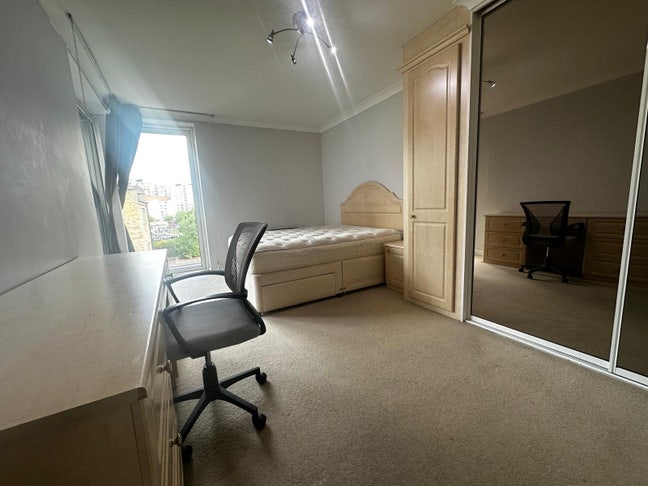 Spacious En-suite room Available - Canary Wharf Main Photo