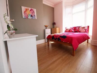 🏡 Modern Ensuite Double Room |💡 All Bills Included Main Photo