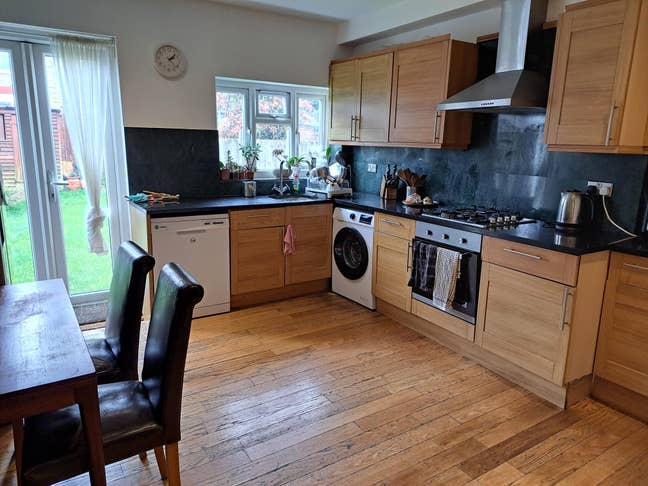 Single room in professional house Main Photo