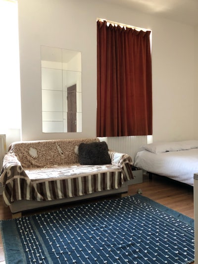 *Studio in Kilburn High Road Main Photo
