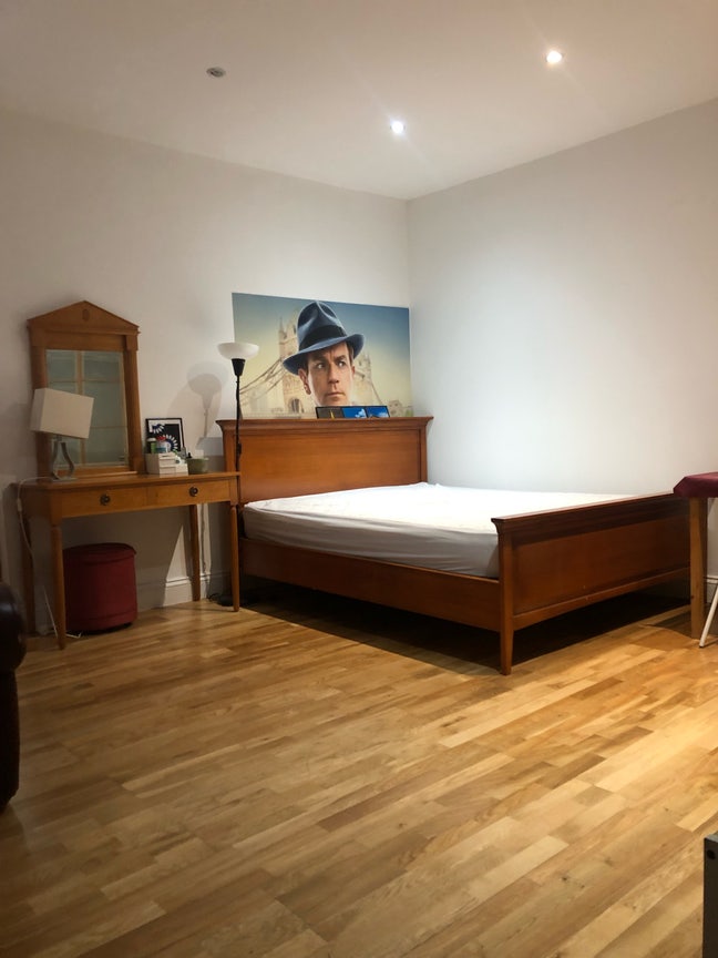 *Studio in Willesden Green  Main Photo