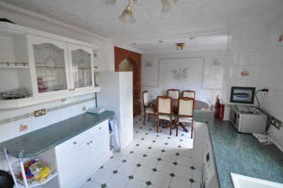 Big Room Available for Couples Flexible Deposit! Main Photo