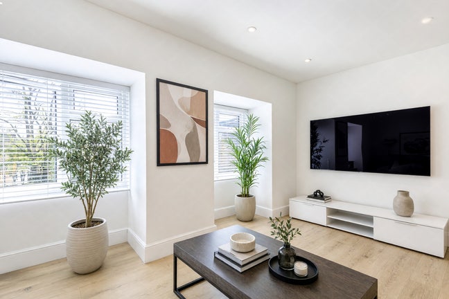 Newly renovated 2 double bedroom maisonette  Main Photo
