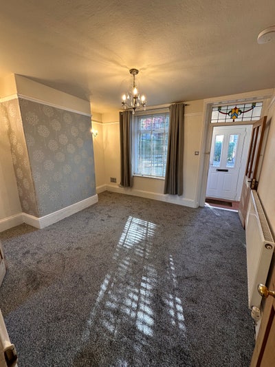 Newly decorated, one bed cottage in Birkenshaw. Main Photo