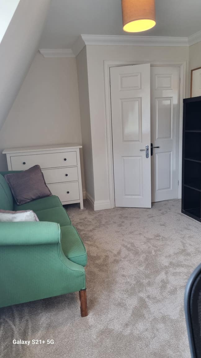 Double bedroom,including all bills, cleaning  Main Photo