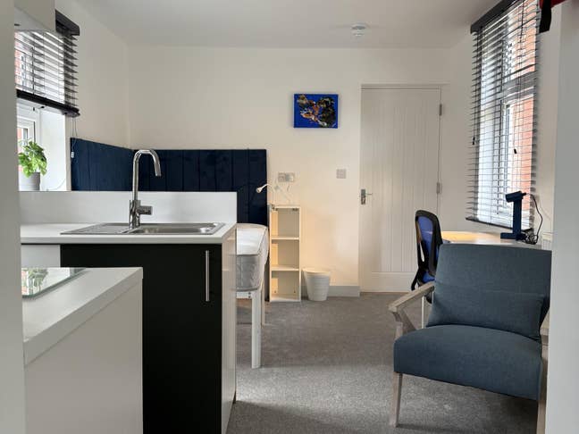 Private Kitchen ~ En-suite ~ Parking ~ Town Centre Main Photo