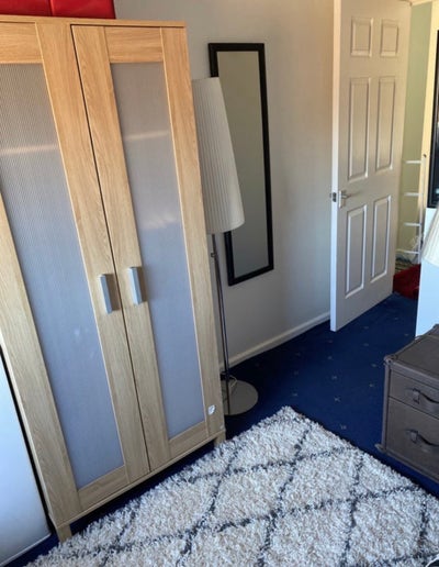  nice clean room available.. while furnish Main Photo