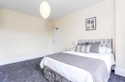 Big double room / Brentford  Main Photo