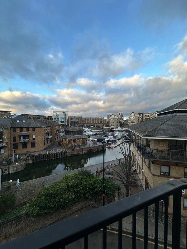 🌟 Bright Double Room | Calm 4-Bed Flat | Canary W Main Photo