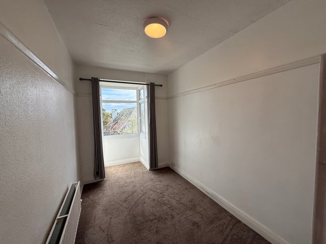 Two bedroom apartment close to beach with parking! Main Photo