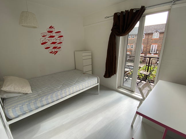 Lovely Doubles! Bethnal Green! Perfect Location! Main Photo