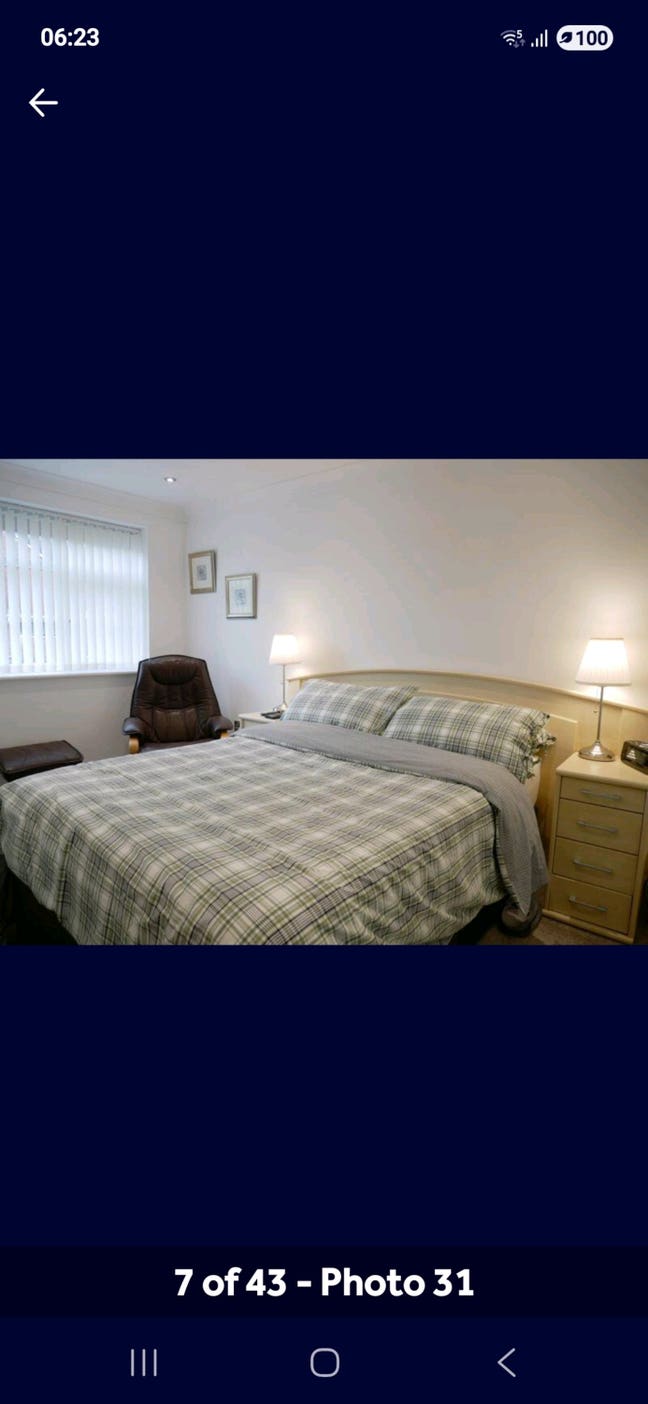 Monday to Friday.High Quality Double Room Bedroom Main Photo