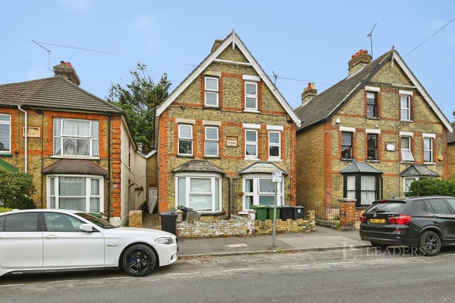3 spacious double bedrooms Main Photo