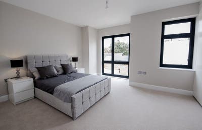 Spacious double room / Modern house  Main Photo