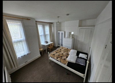 Double Bedroom BIG!  Main Photo