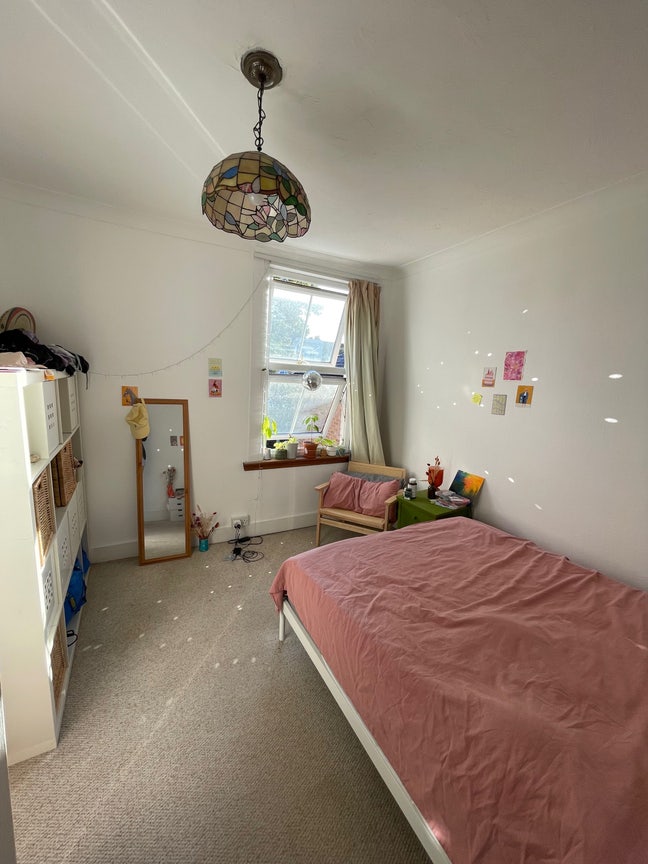 Room in a lovely house share with garden Main Photo