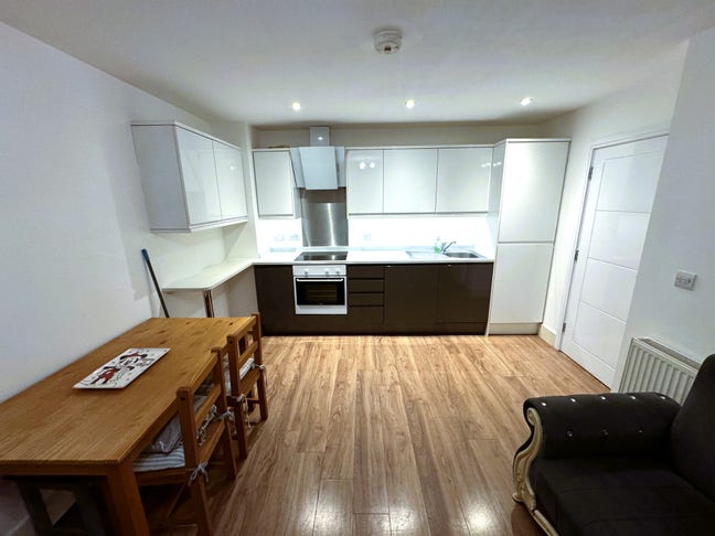 2 Bed Flat in Romford Town Centre &pound;1775 Pcm Main Photo
