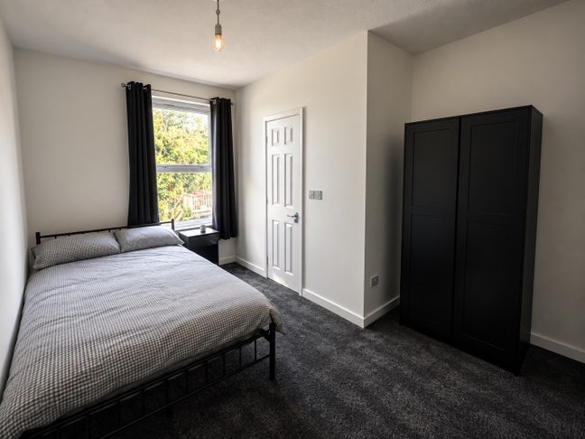 En-suite room available in Torquay Main Photo