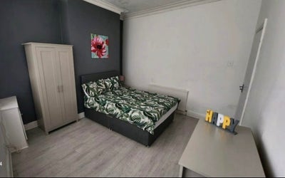 5 minutes walk from Broxbourne station Main Photo