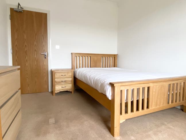 Fabulous Double Room next to Town Centre!! Main Photo
