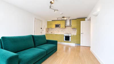 1 Bedroom Flat, Enfield, Church Street, EN2 6BE Main Photo