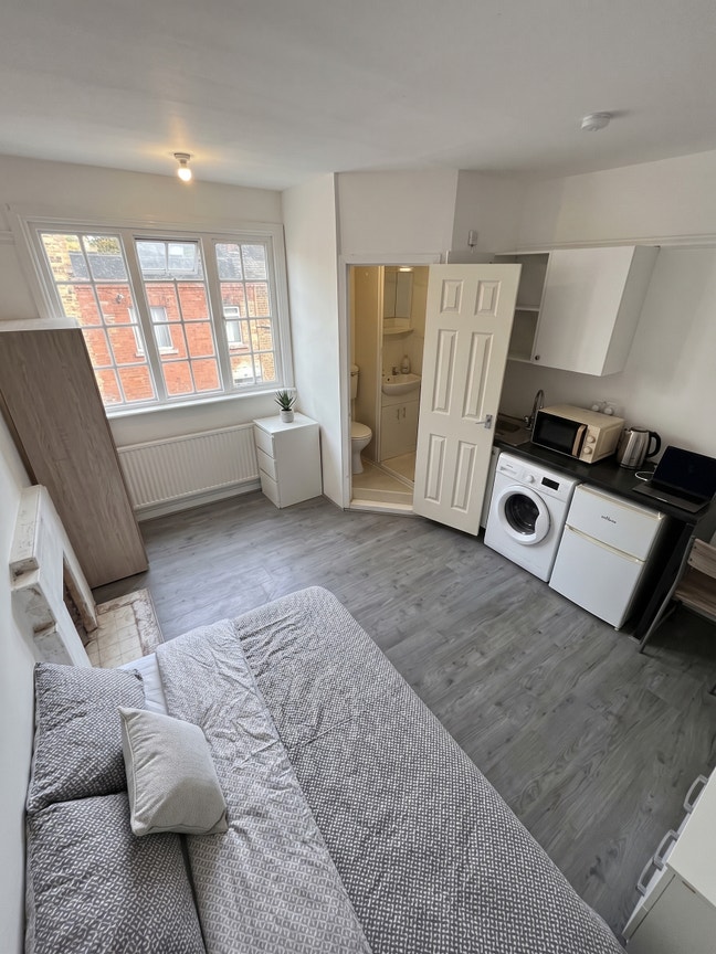 Furnished Studio Flat to Rent – SE5 Main Photo