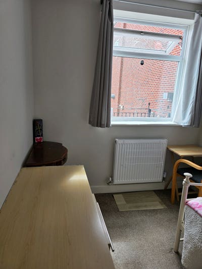 Single bed room in Ferndown town center  Main Photo