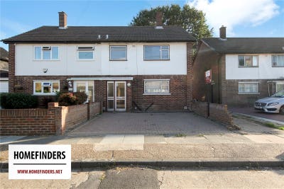 3  Bedroom House in Romford Main Photo