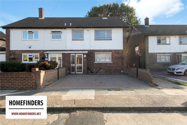 3  Bedroom House in Romford Main Photo