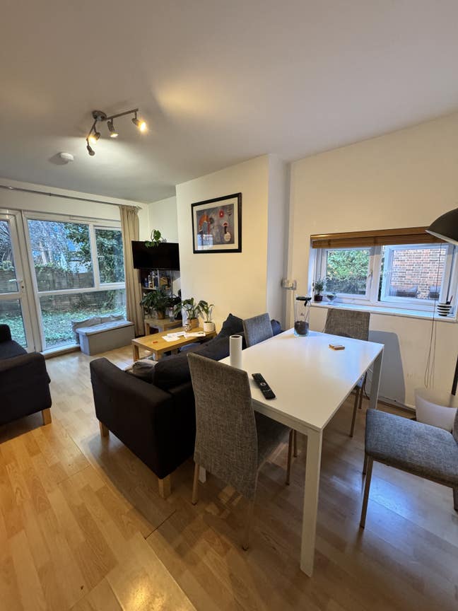 ✨ Bright Double Room in Shepherd’s Bush  Main Photo
