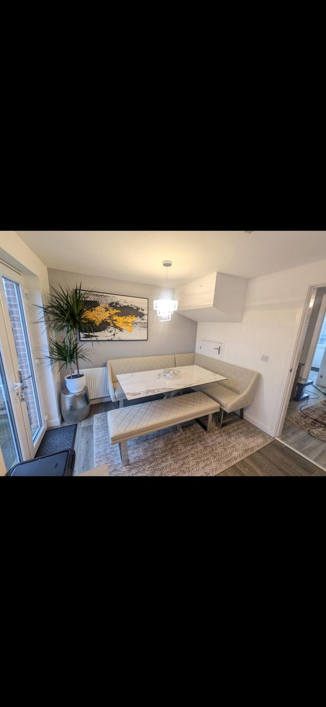 Furnished double bedroom in large house  Main Photo