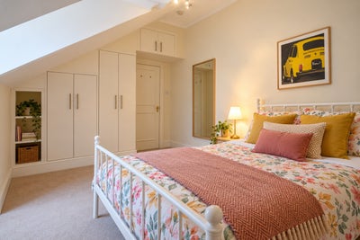 Large top floor DBL, lots of storage Main Photo
