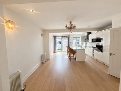 Three-Bedroom house with Garden Studio Main Photo