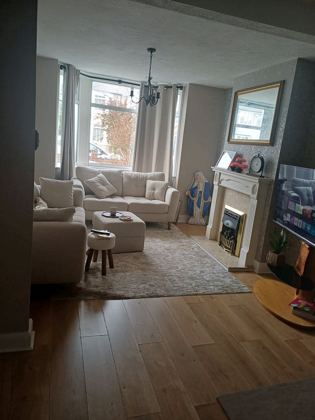 Looking for house mate Main Photo
