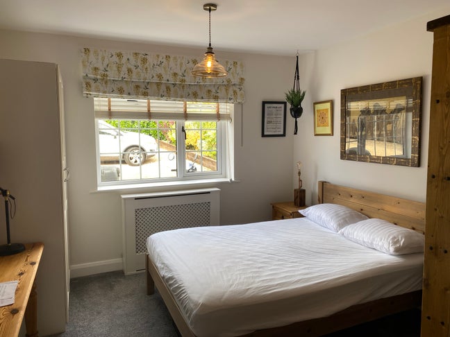 Spacious double room with lounge area and en-suite Main Photo