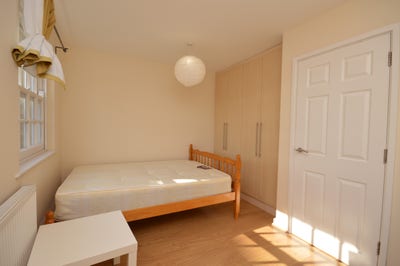 3 Bedroom Terraced Townhouse - E1 Main Photo