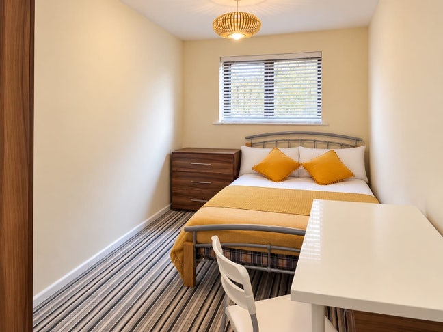 Double Room &pound;560 |  * Low deposit option* Main Photo