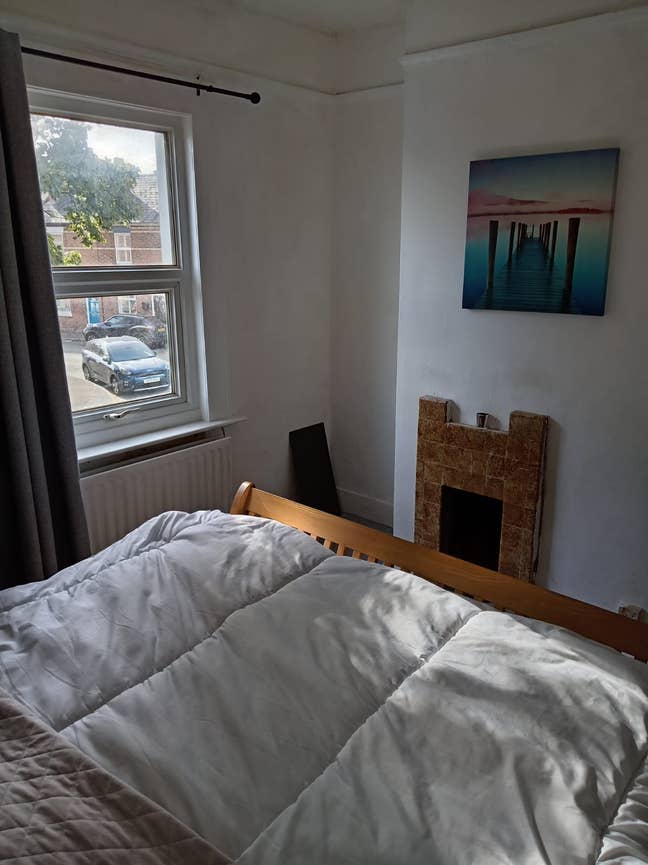 2 rooms available...close to town centre Main Photo