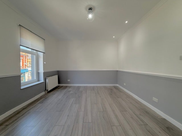 Stunning 1 bedroom 1st floor flat to rent in CF24  Main Photo