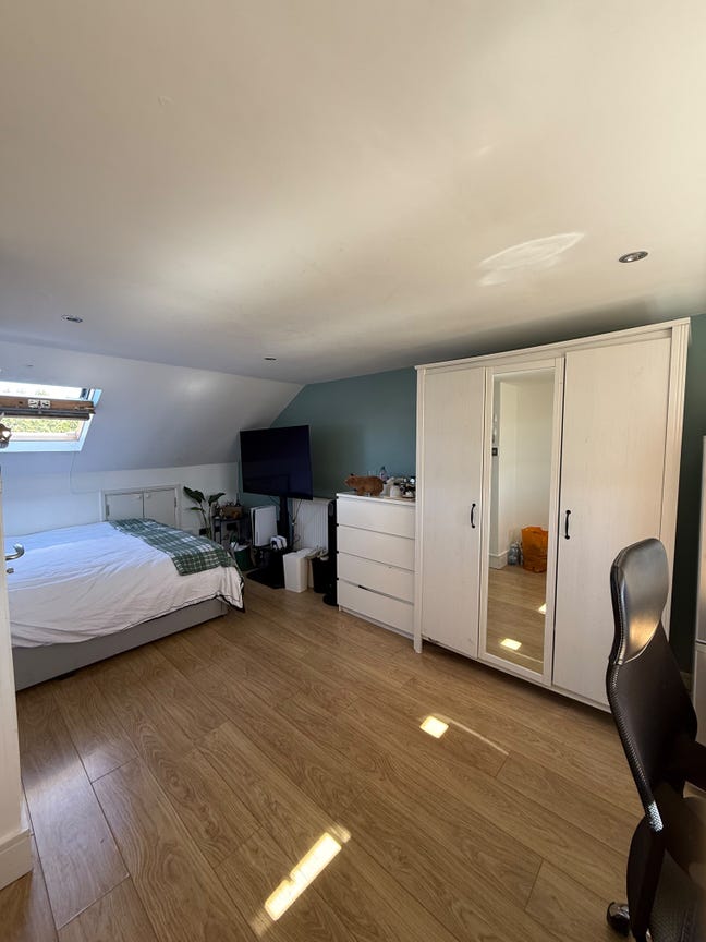 Lovely Spacious Ensuite - 9 min to Jubilee Line Main Photo