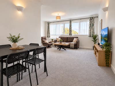 Modern 2 Bed Flat in the heart of Sutton Main Photo
