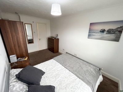❄️ December Move: Top-Floor Sanctuary Ensuite ❄️  Main Photo