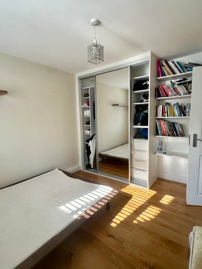 Bright & Sunny Furnished Double Room with Private  Main Photo
