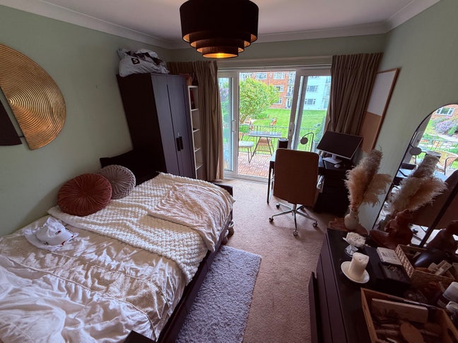 Double room in Branksome park  Main Photo