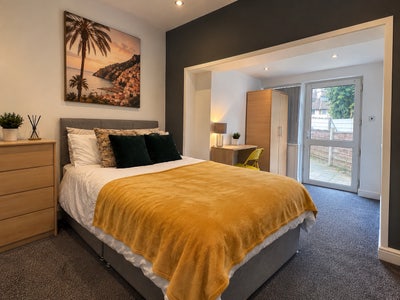 🏡 Double Rooms Available – 5 Bedroom House Share  Main Photo