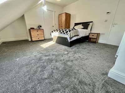 🎄 Near Tooting Station & St George’s! Dec Move 🚉 Main Photo