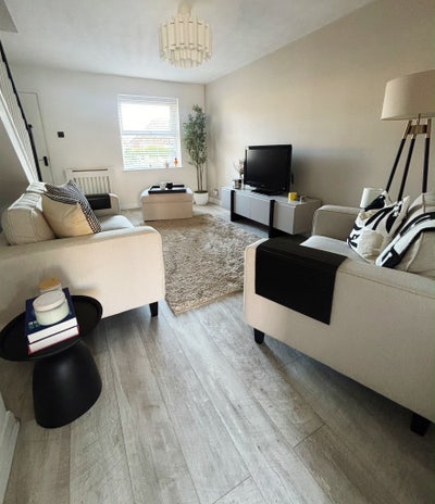 Comfortable & Stylish, Peaceful  2 bedroom home  Main Photo