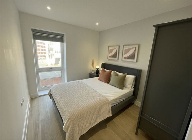 Large City Centre En-Suite Room 🧡🚿✅ Main Photo