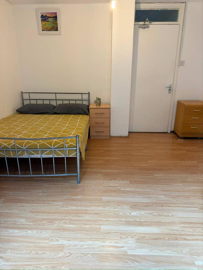 Spacious Double Room Near Shoreditch High Street  Main Photo