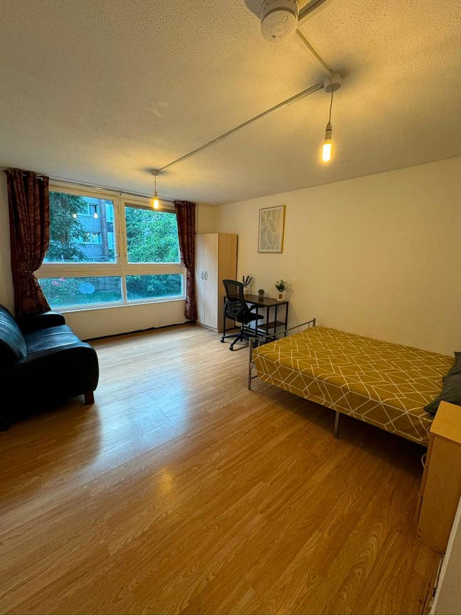 Spacious Double Room Near Shoreditch High Street  Main Photo